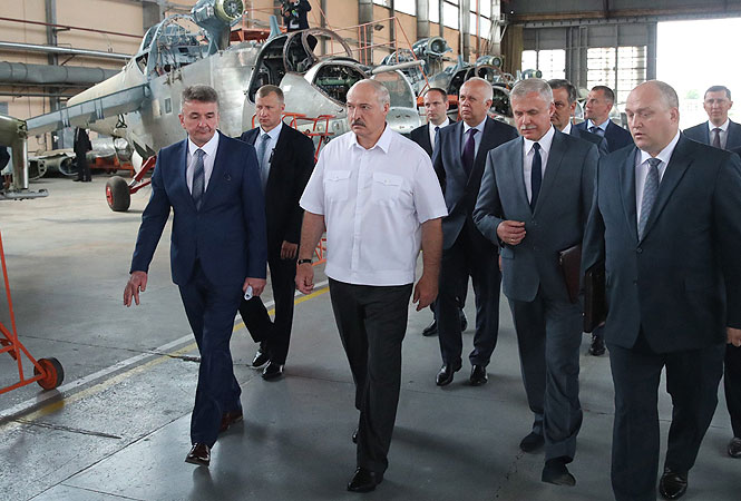 Лукашенко национализировал Оршанский авиаремонтный завод