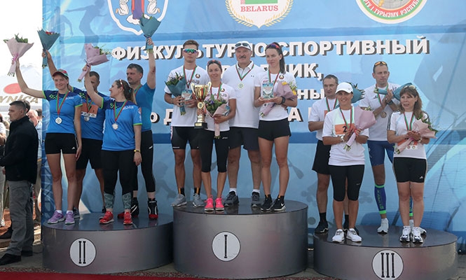 Команда НОК с президентом Беларуси победила в праздничной эстафете