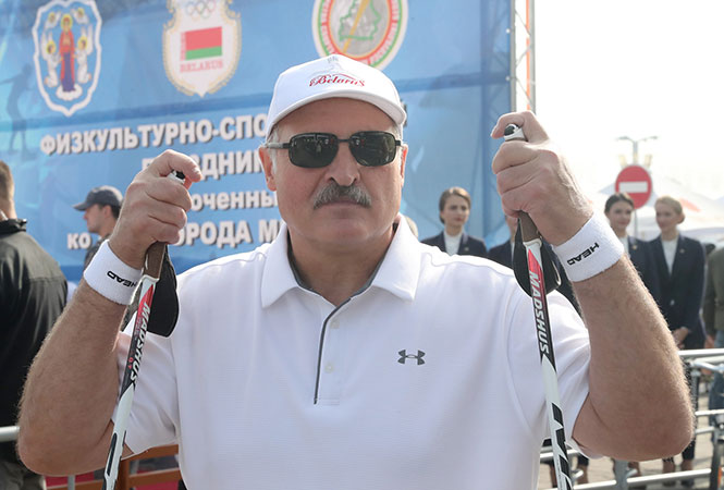 Команда НОК с президентом Беларуси победила в праздничной эстафете