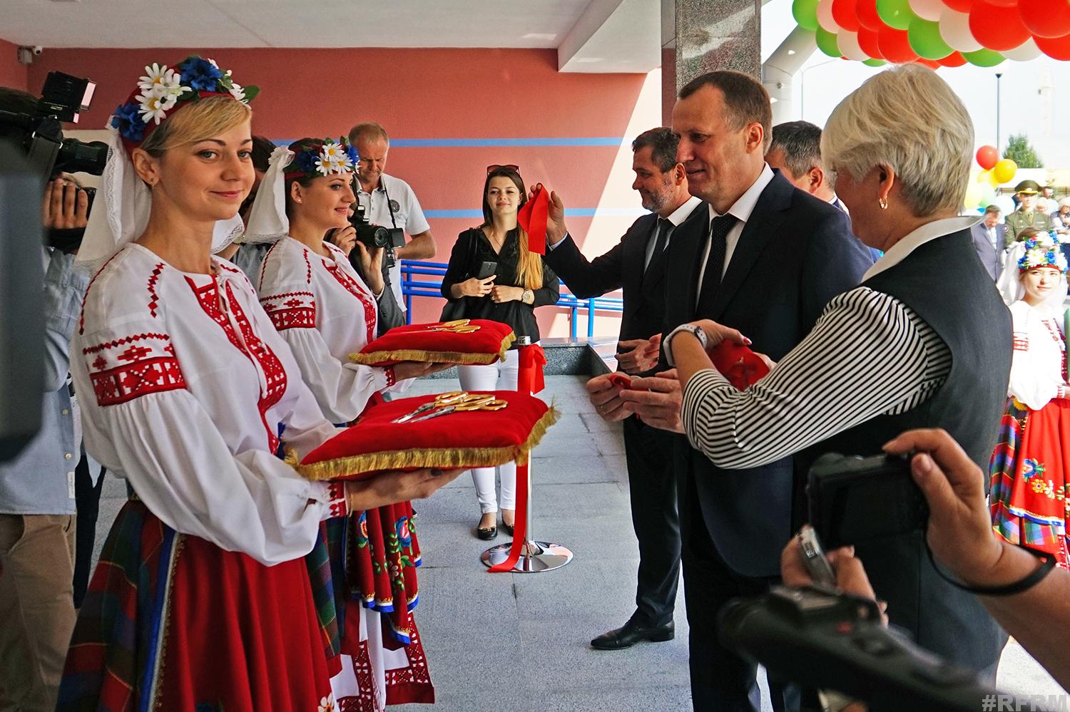 Фотофакт: В Минском районе открыли новую школу