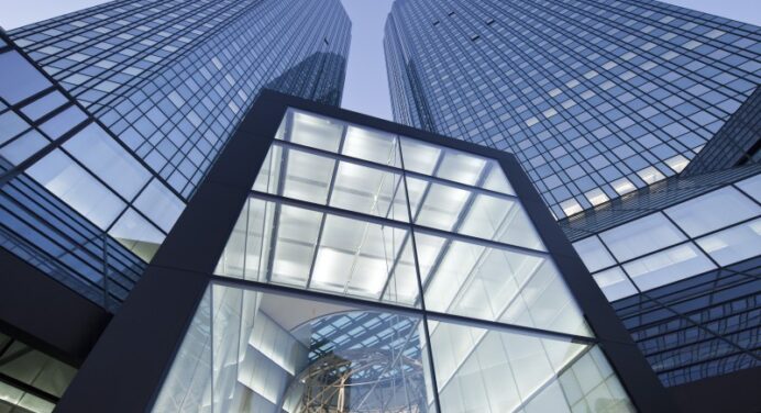 В Германии обыскали штаб-квартиру Deutsche Bank по делу об отмывании средств
