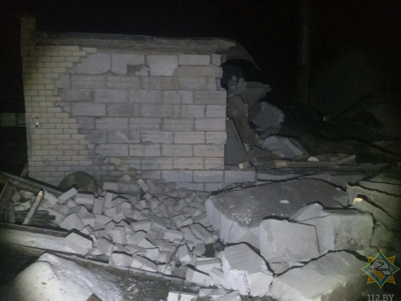 Мощный разрыв котла разрушил пристройку к ферме в Островецком районе