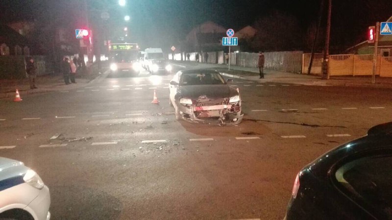 Audi ударил и перевернул Lexus в Минске