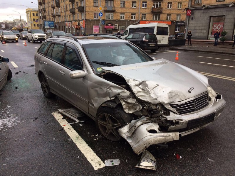 BMW протаранил три машины на Московской в Минске