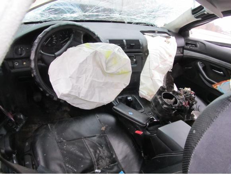 «БМВ» вылетел в кювет в Борисовском районе: пассажир в морге, водитель сбежал