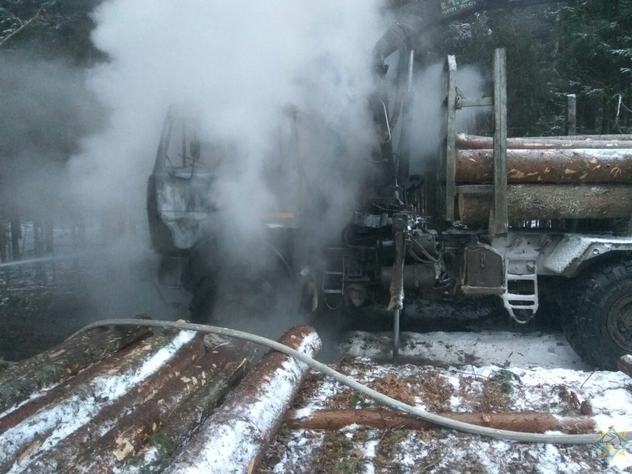 Два лесовоза сгорели за выходные в Витебской области