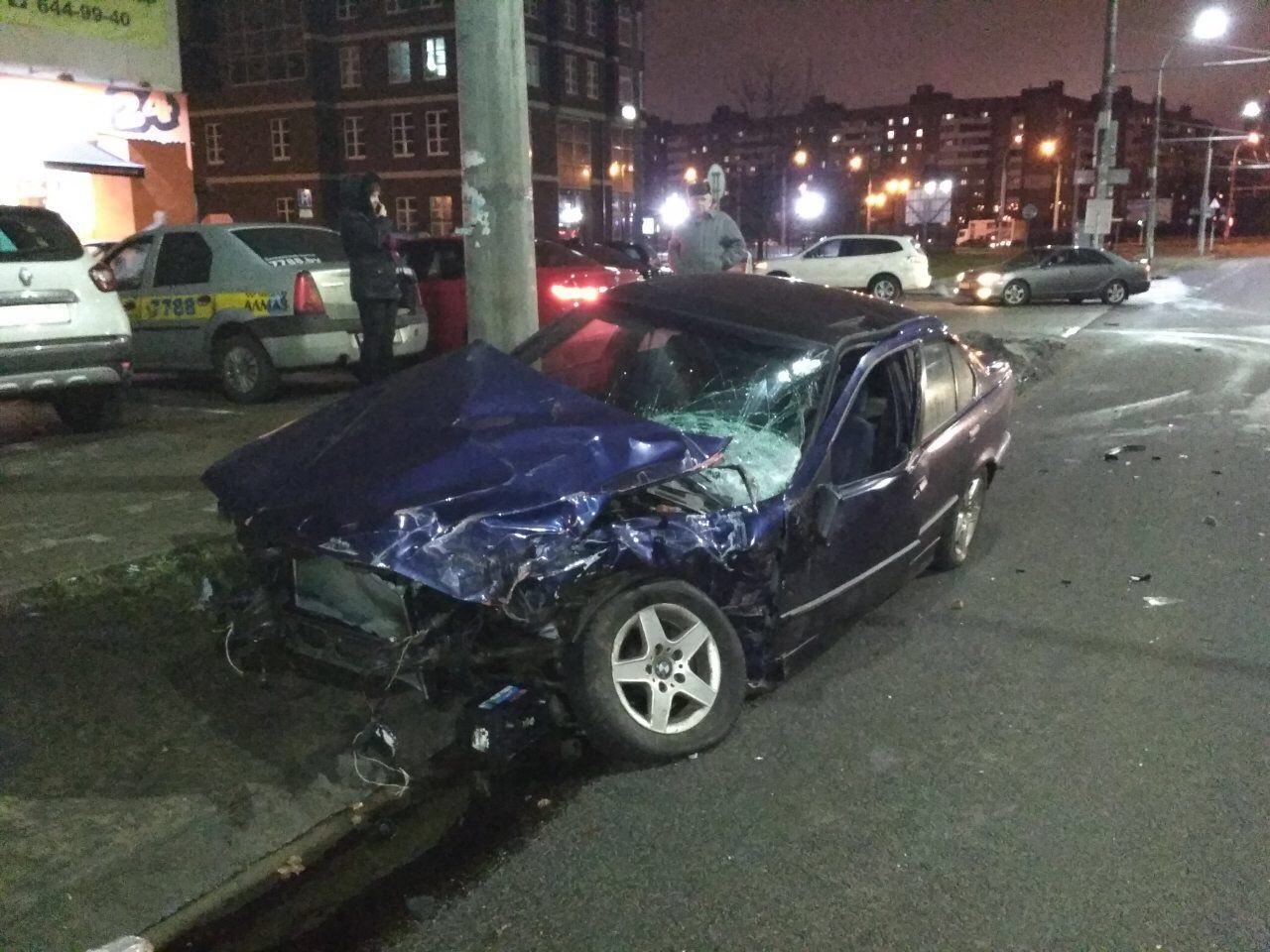 BMW врезался в маршрутку в Минске, пострадало три человека