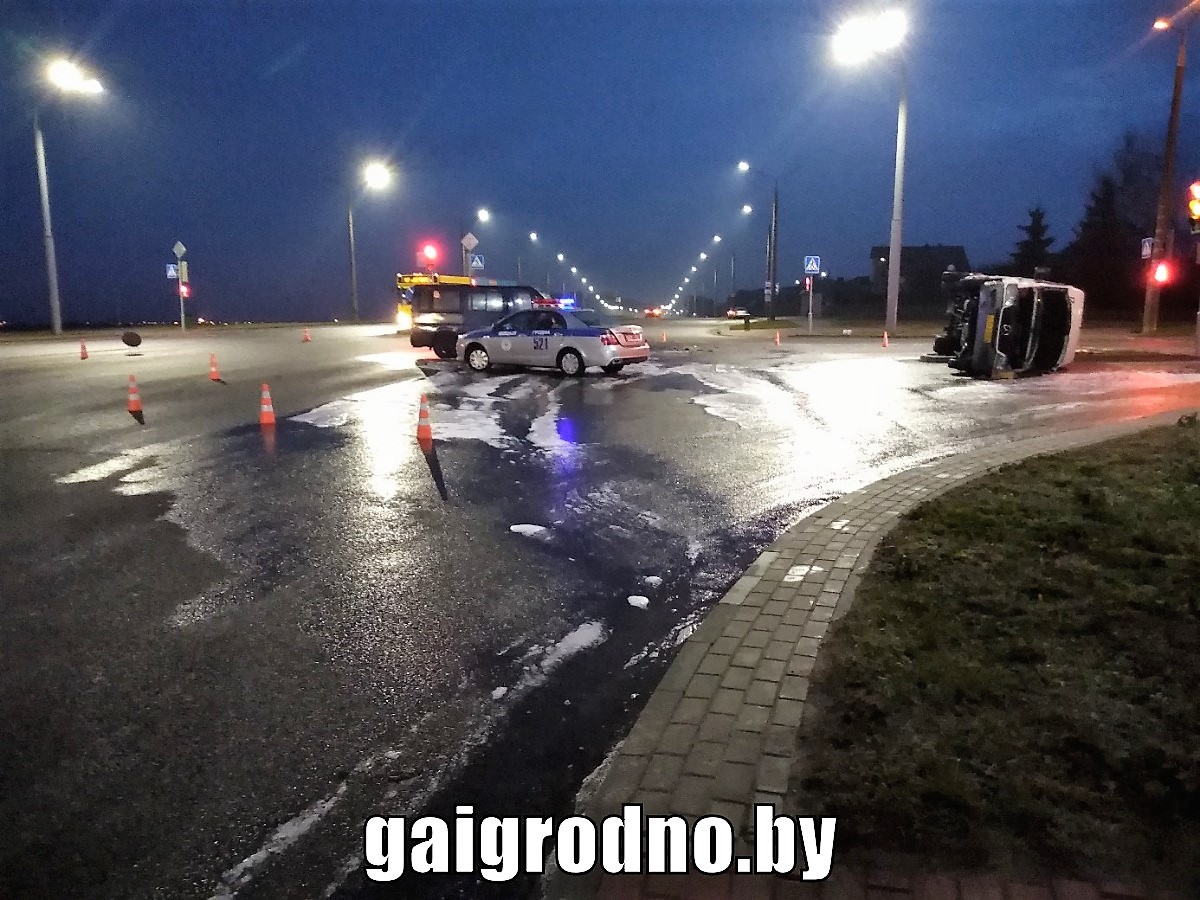 В Гродно опрокинулась маршрутка, пострадала девочка