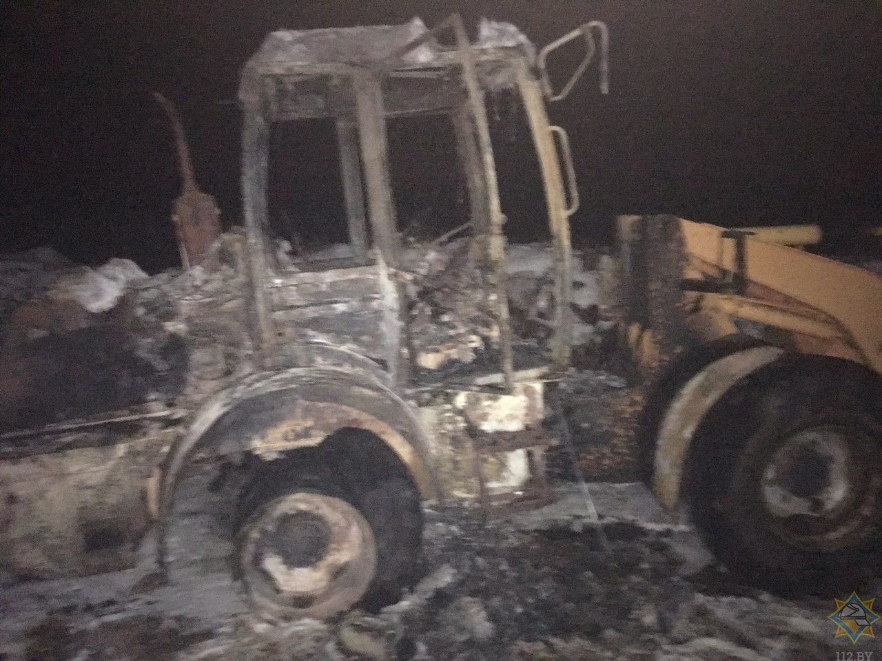 На пожаре в Миорском районе сгорели погрузчик и корова