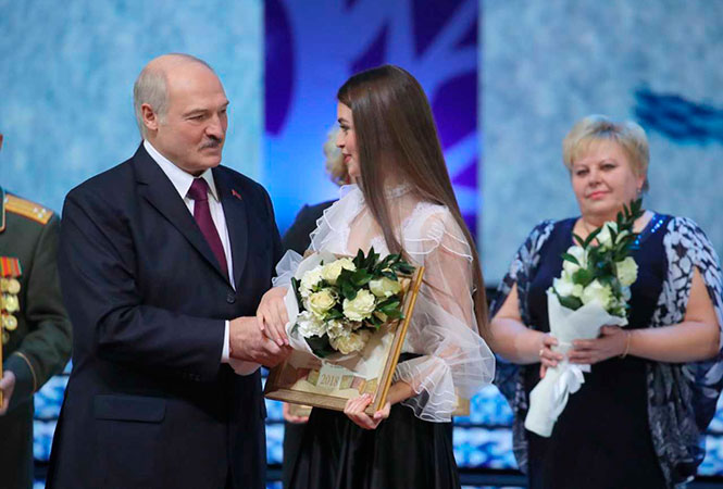Александр Лукашенко пустил слезу во время выступления сына
