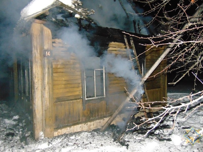 В Городокском районе женщина пыталась потушить пожар самостоятельно и получила ожоги