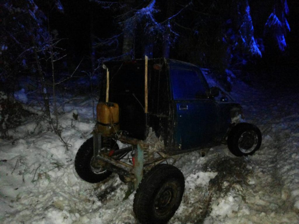 В Логойском районе умельцы смастерили автомобиль и поехали на дискотеку, но попались ГАИ