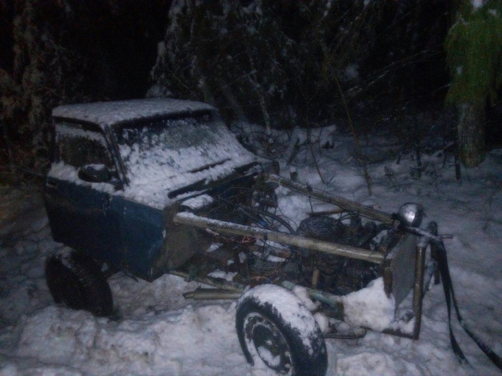 В Логойском районе умельцы смастерили автомобиль и поехали на дискотеку, но попались ГАИ