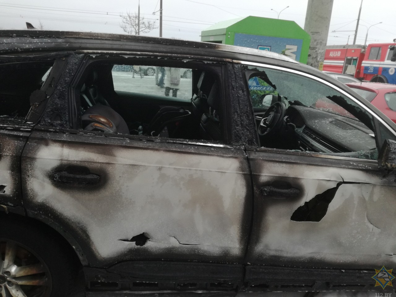 Микроавтобус загорелся в Минске и повредил еще четыре машины