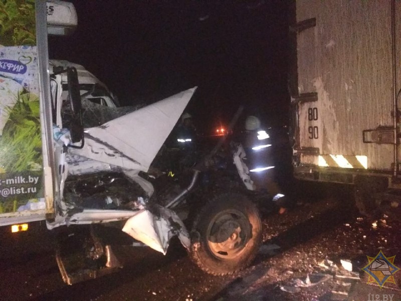 Два грузовика столкнулись на дороге Минск-Микашевичи