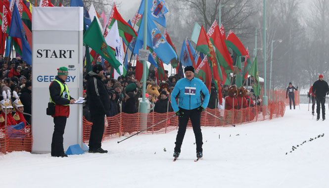 Лукашенко победил в эстафете "Минской лыжни"