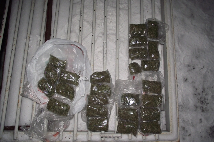 Дилер из Молодечно при задержании выбрасывал пакеты с марихуаной в окно