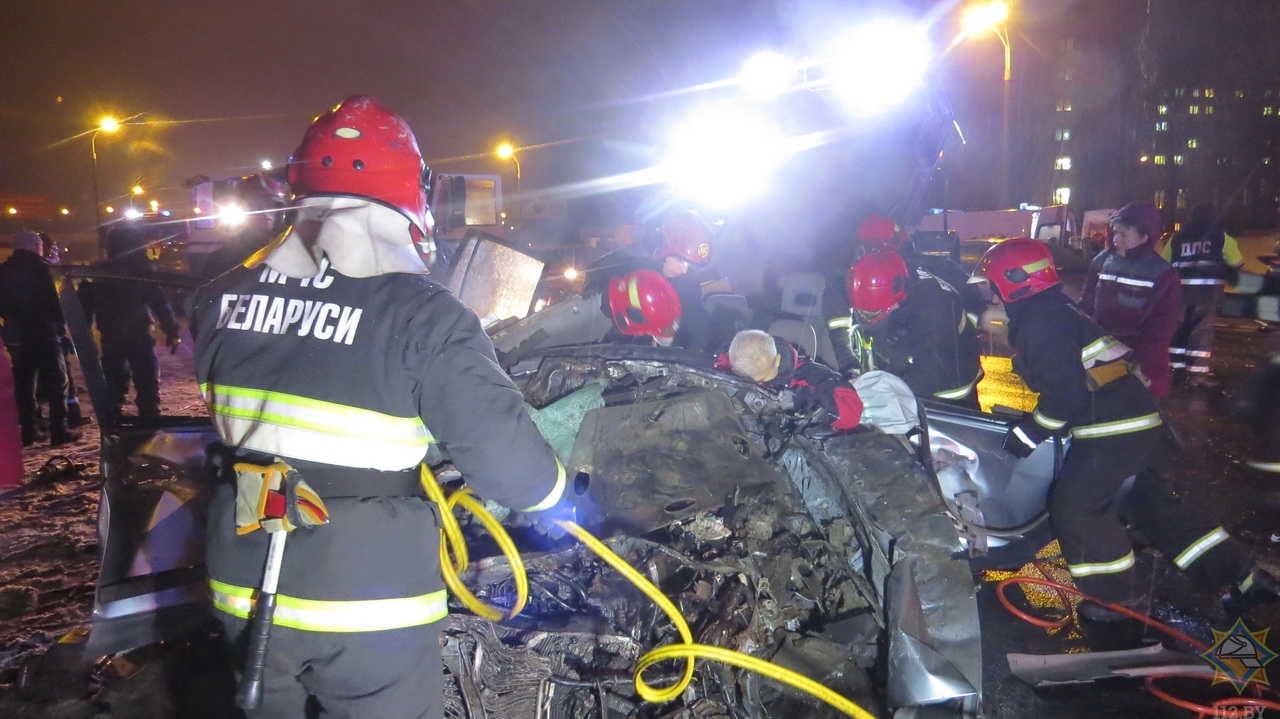 В ДТП на МКАД попали грузовик, погрузчик и три легковушки