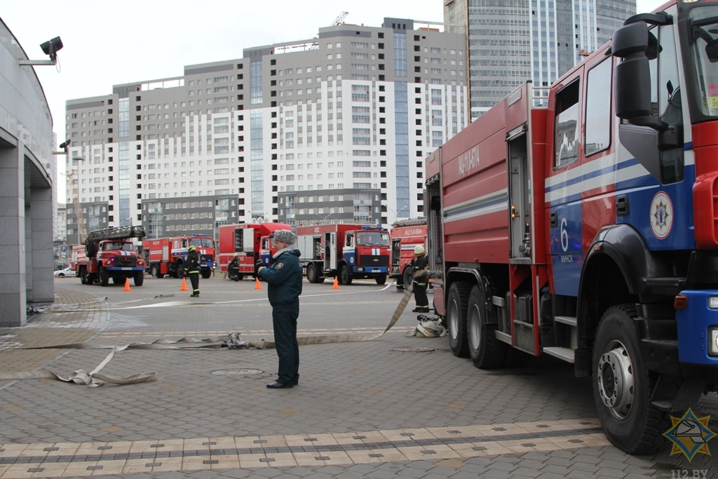 25 машин и 100 спасателей - учения МЧС на "Минск-Арене"
