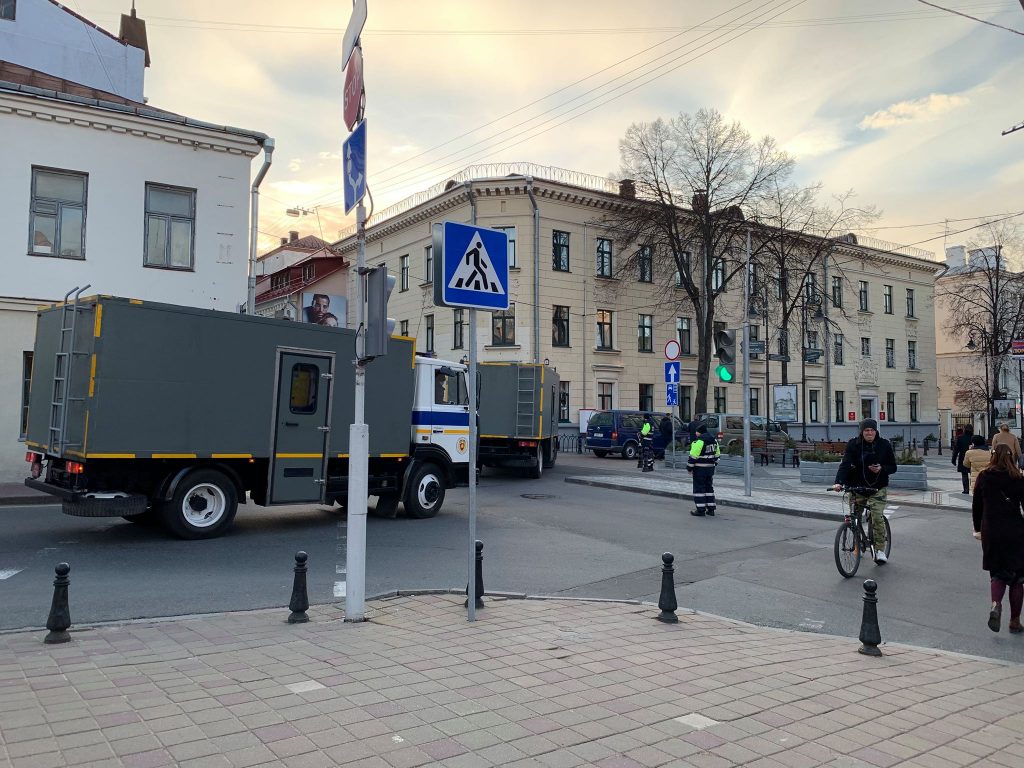 В Минске задержали Вольского и других музыкантов - люди поют их песни