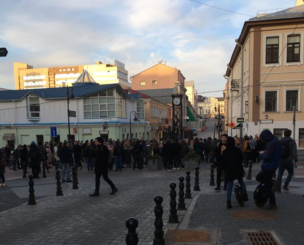 В Минске задержали Вольского и других музыкантов - люди поют их песни