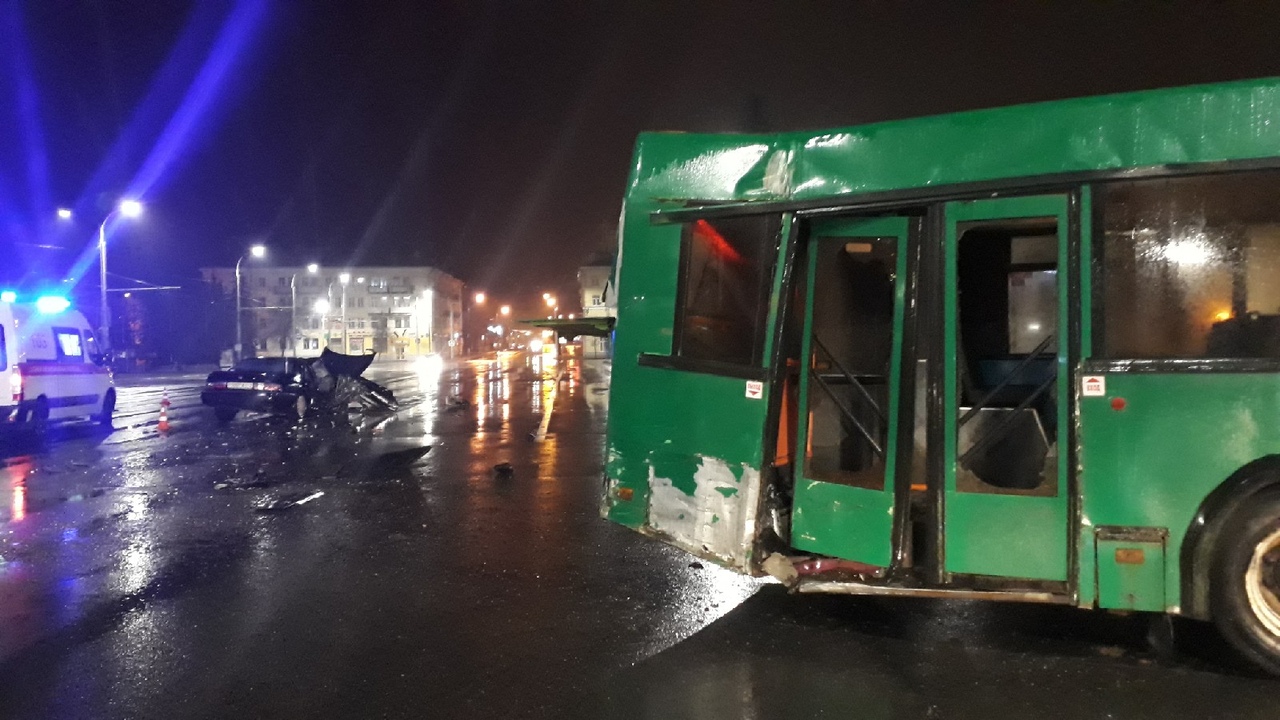 В Витебске спасатели МЧС деблокировали пострадавшего в ДТП