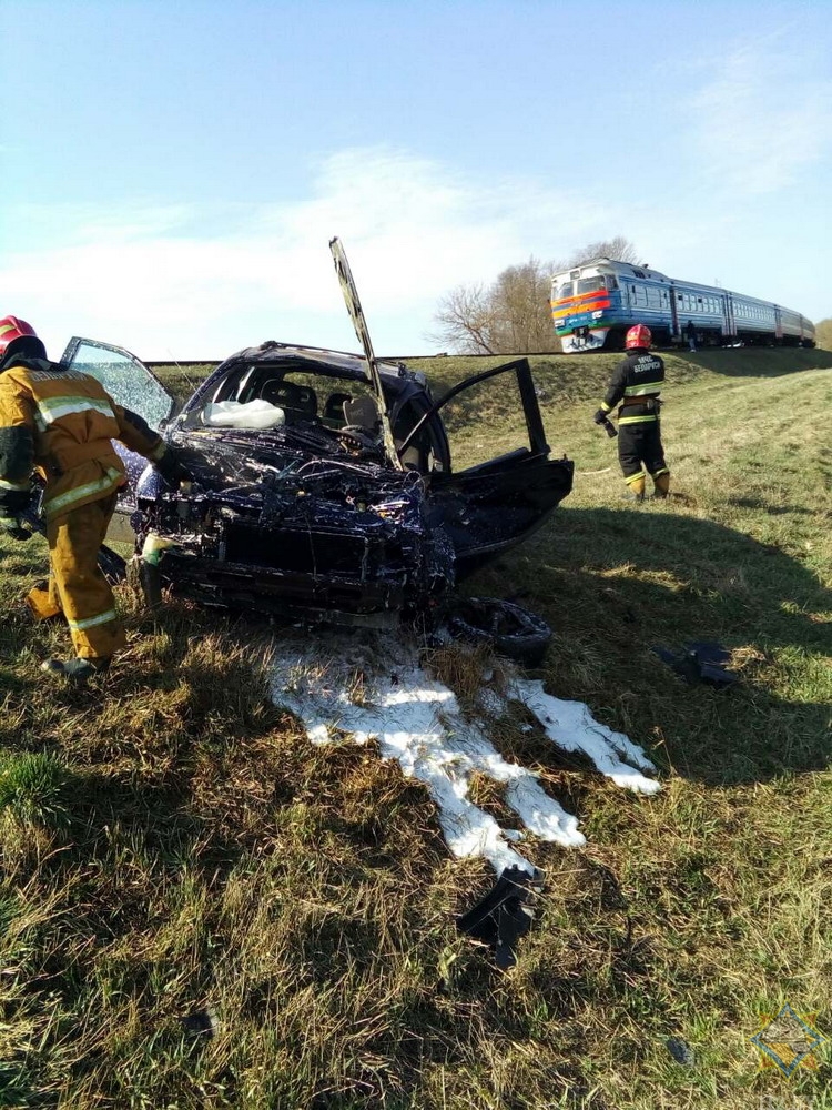 В Слониме автомобиль попал под поезд