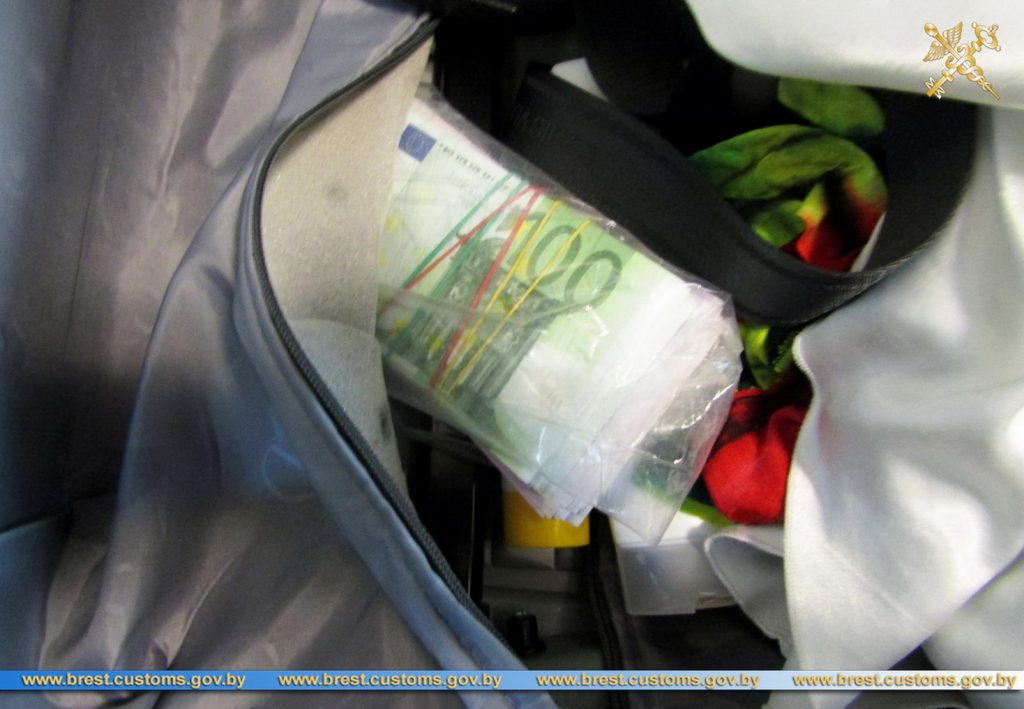 Супруги из России «забыли» задекларировать 26 тыс евро на границе