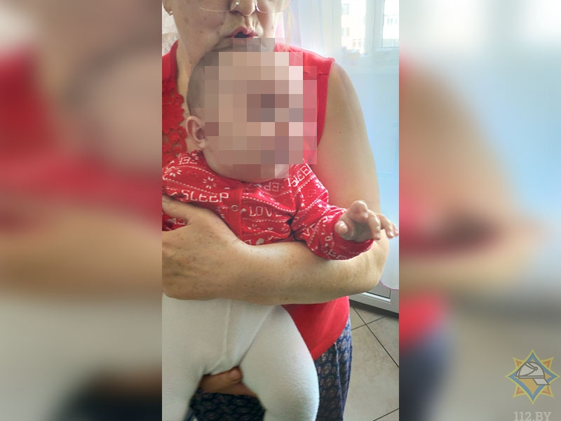 В Минске годовалая девочка застряла пальцем в игрушке – помогли спасатели