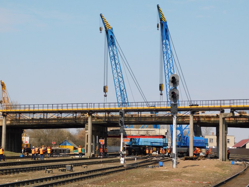 В Витебске демонтировали путепровод над железной дорогой