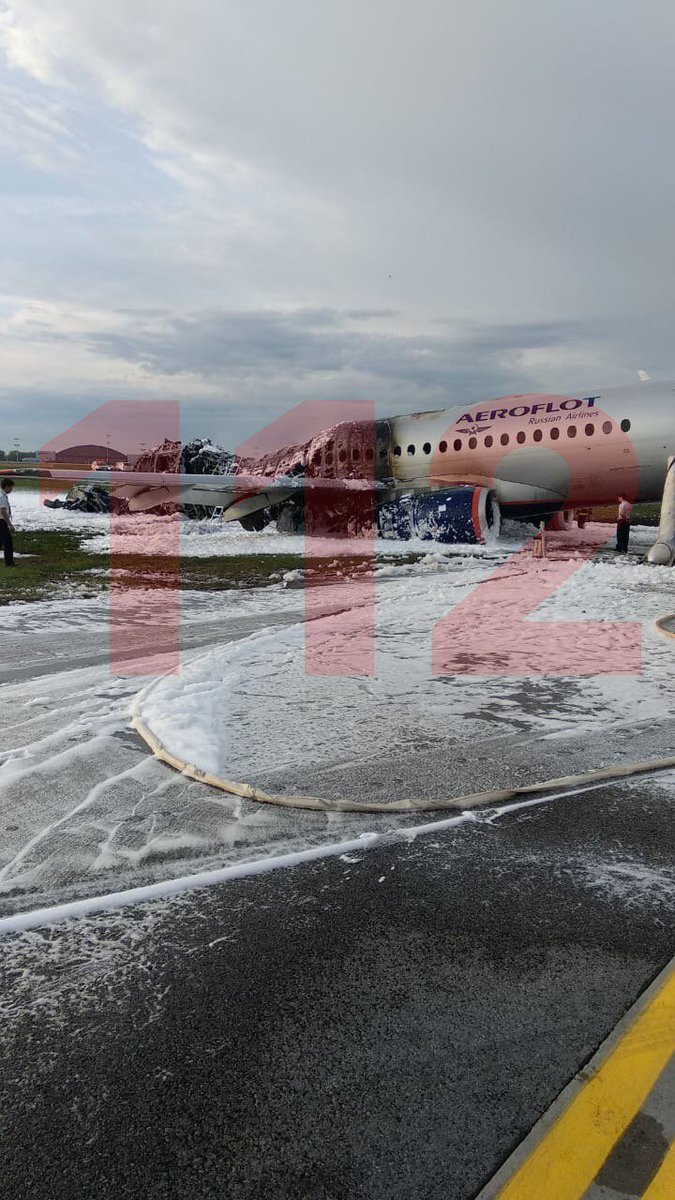 Самолет Sukhoi Superjet загорелся в Шереметьево
