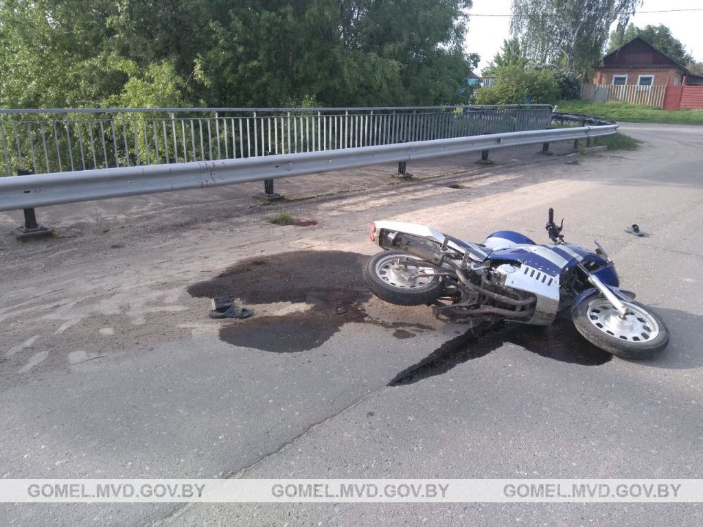 Мотоциклист разбился на мосту в Добрушском районе