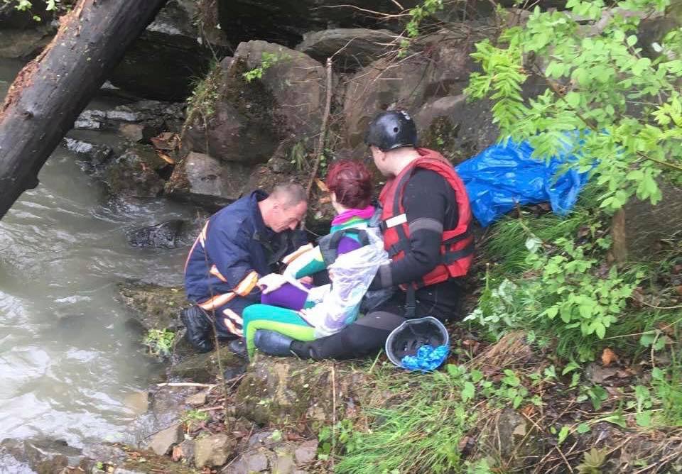 В Ивано-Франковской области автомобиль с беларусами сорвался в реку с 40-метрового обрыва