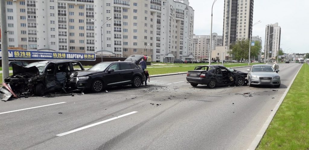 В Могилеве в аварии разбились четыре легковушки, есть пострадавшие