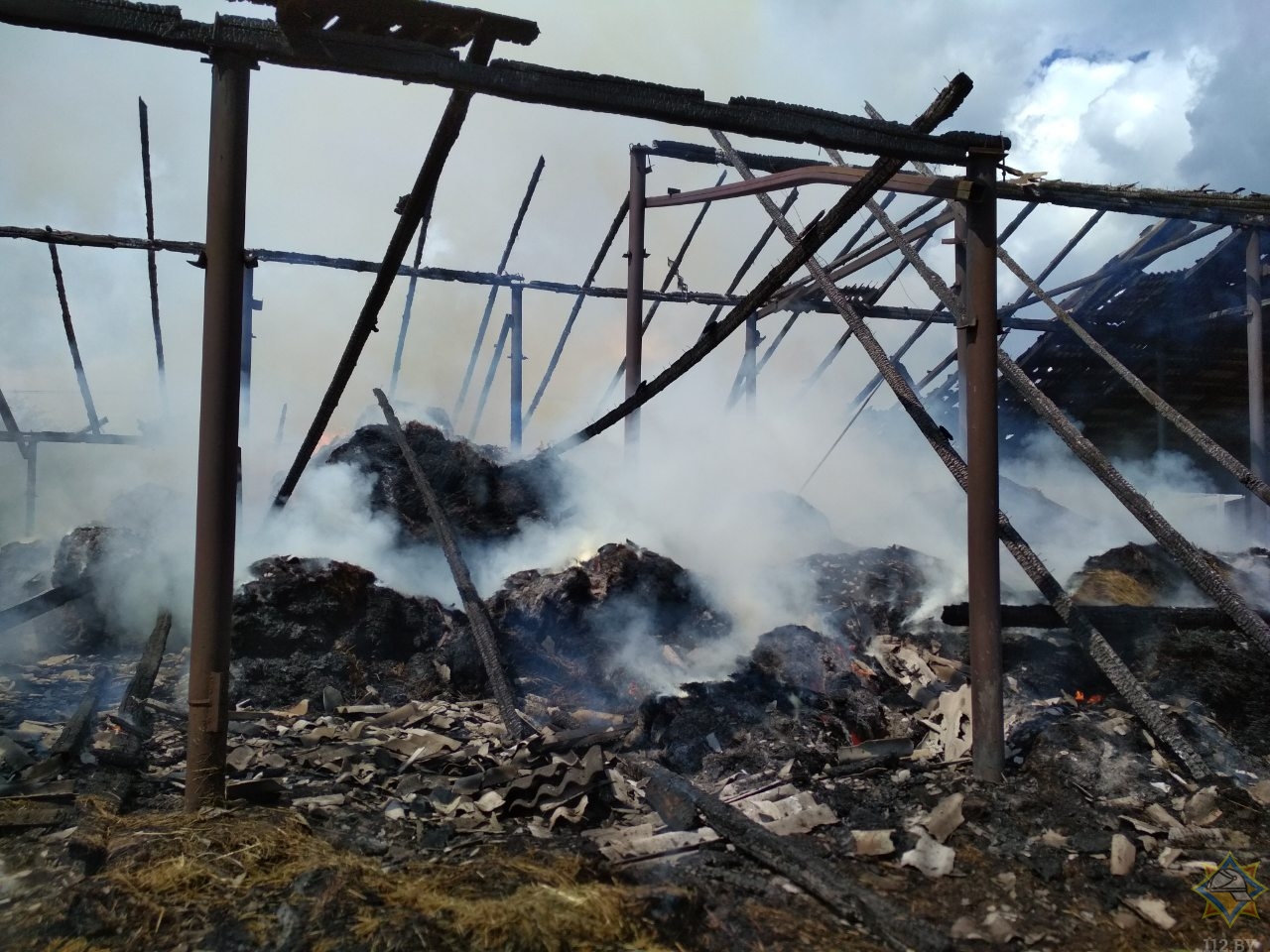 В Стародорожском районе сгорела тонна сена