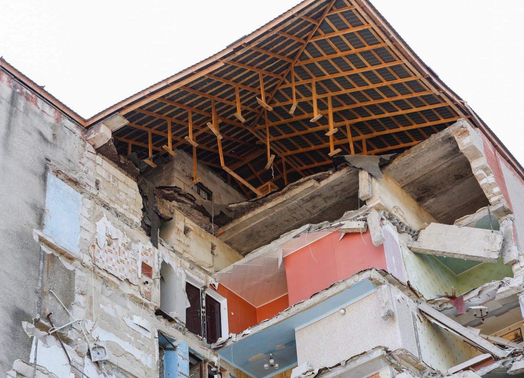 В Молдове рухнул девятиэтажный жилой дом - видео