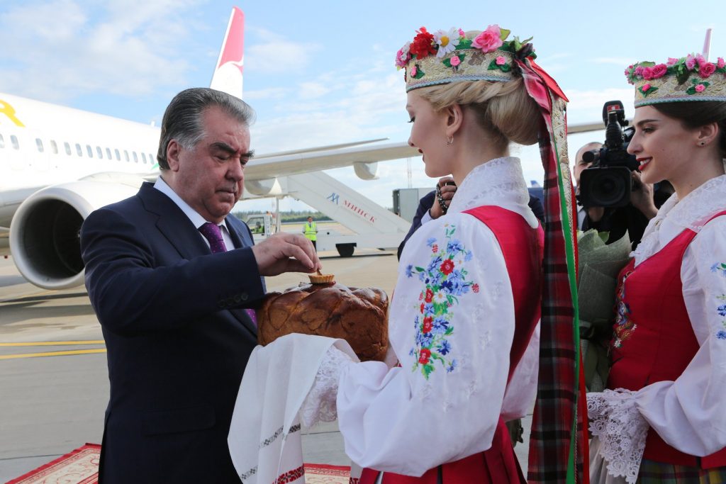 Президент Таджикистана прибыл в Беларусь