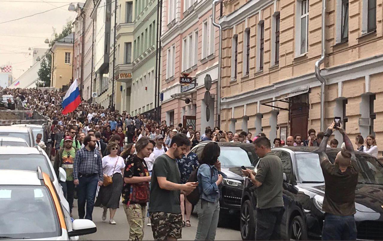 Десятки человек задержаны в Москве на акции в поддержку Ивана Голунова