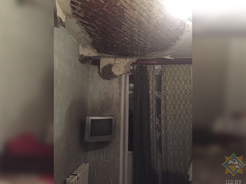 В Минске из-за грозы обрушилась штукатурка в жилом доме