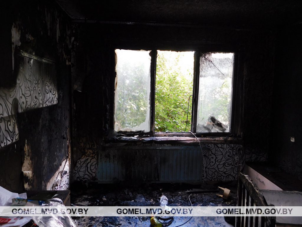 В Гомеле из горящей квартиры спасли инвалида и 2-летнюю девочку