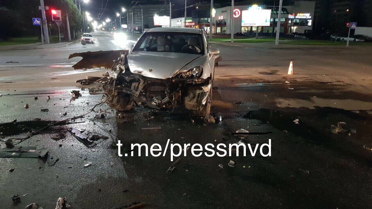 Автозак опрокинулся в Могилеве после ДТП