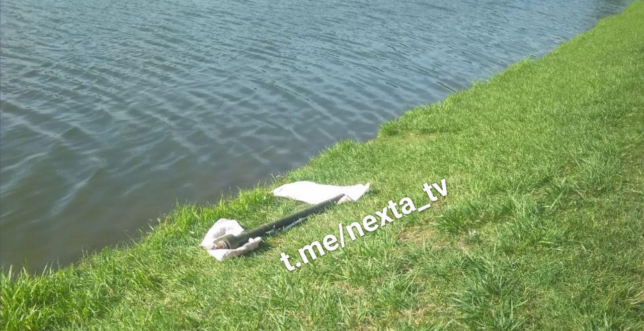 В Щучине в местном озере рыбак нашел предмет, похожий на ПЗРК "Игла"