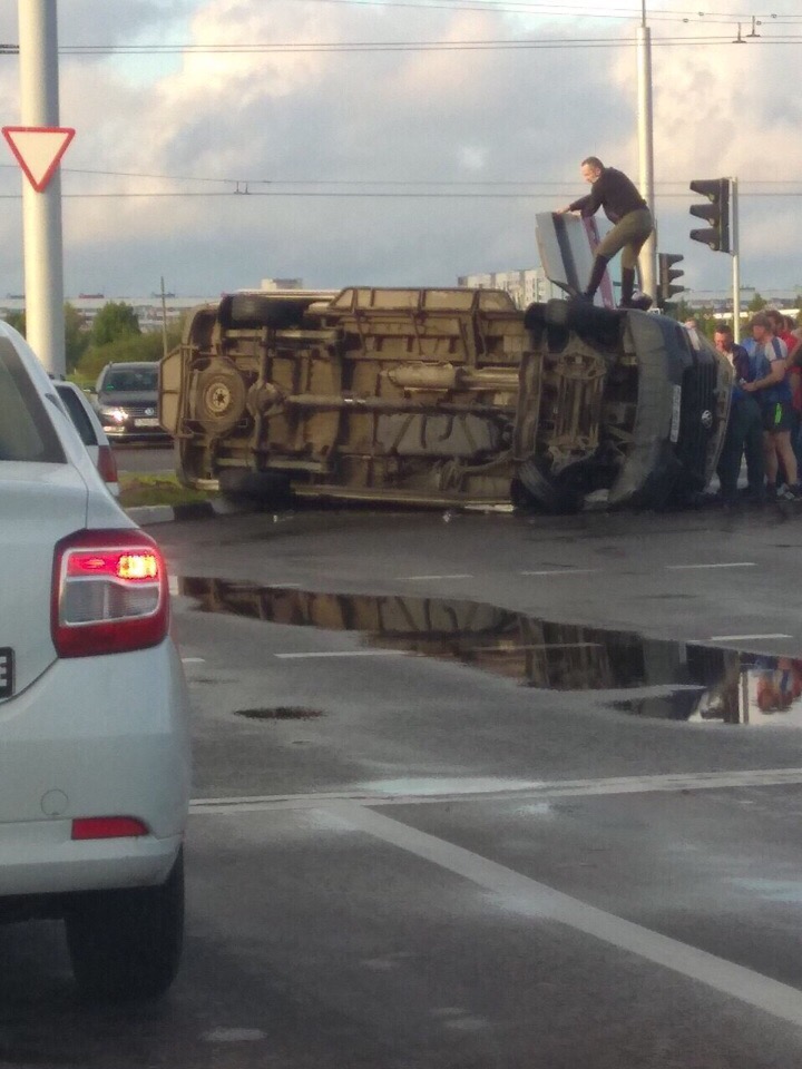 Машина скорой помощи опрокинулась в ДТП в Витебске