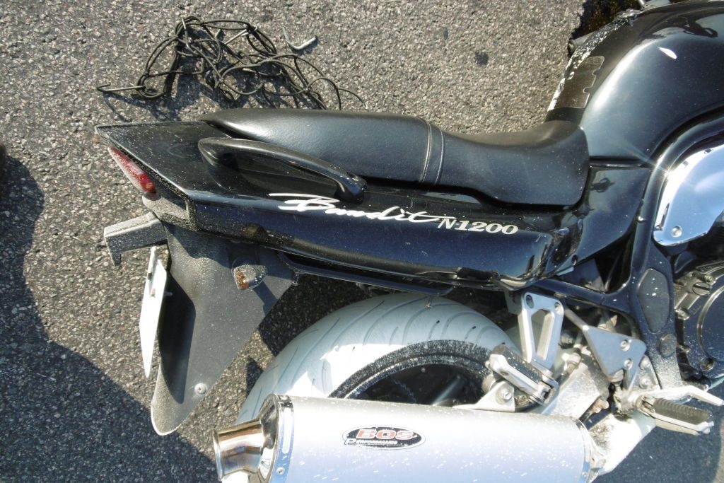Под Минском мотоциклист пострадал из-за разлитой на асфальте краски