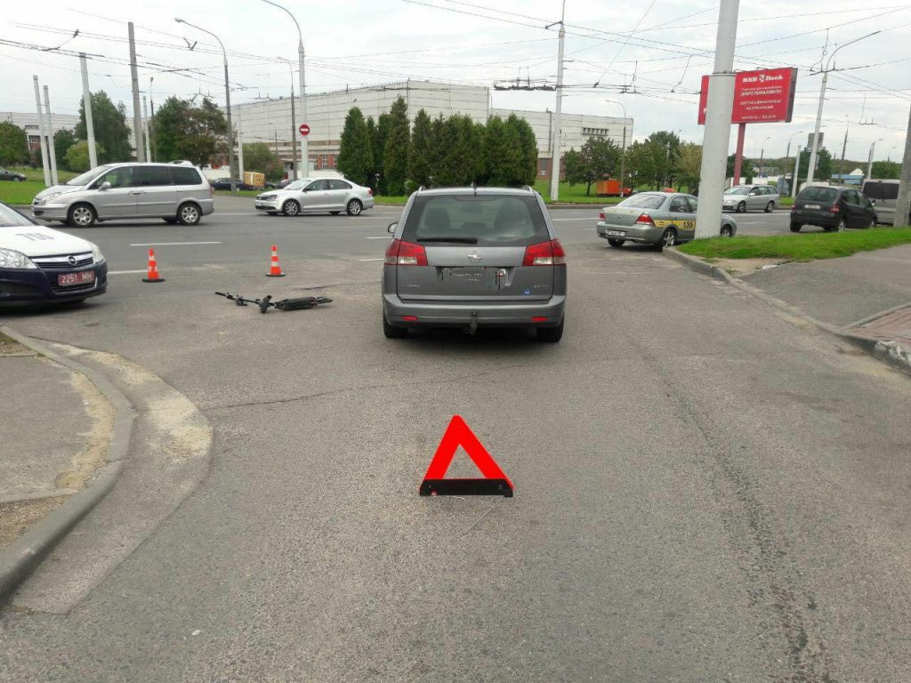 В Минске девушку на электросамокате сбила машина