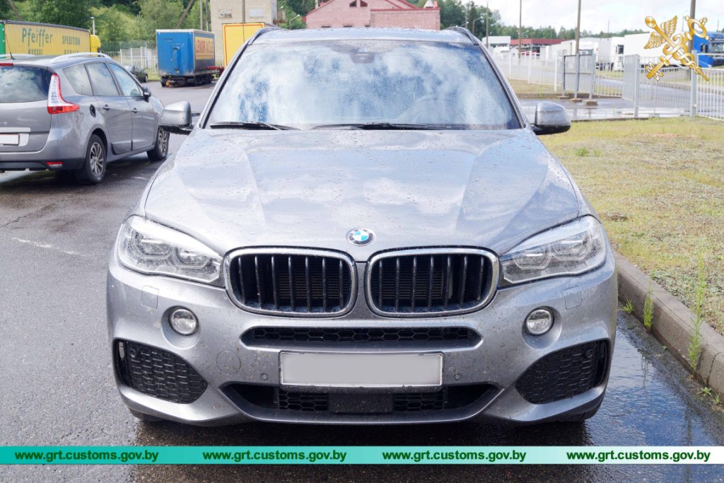 Таможня задержала разыскиваемый Интерполом BMW X5
