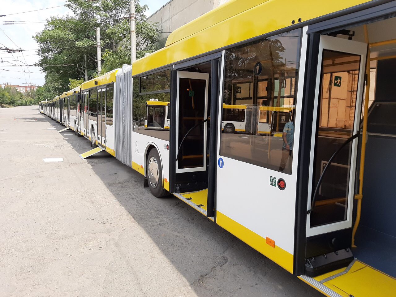 МАЗ поставит в Мариуполь 64 автобуса на деньги МФК