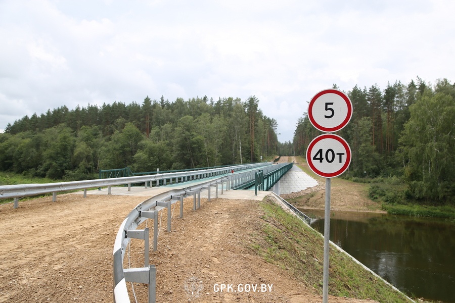 Пограничники и военные построили мост через Вилию в Островецком районе