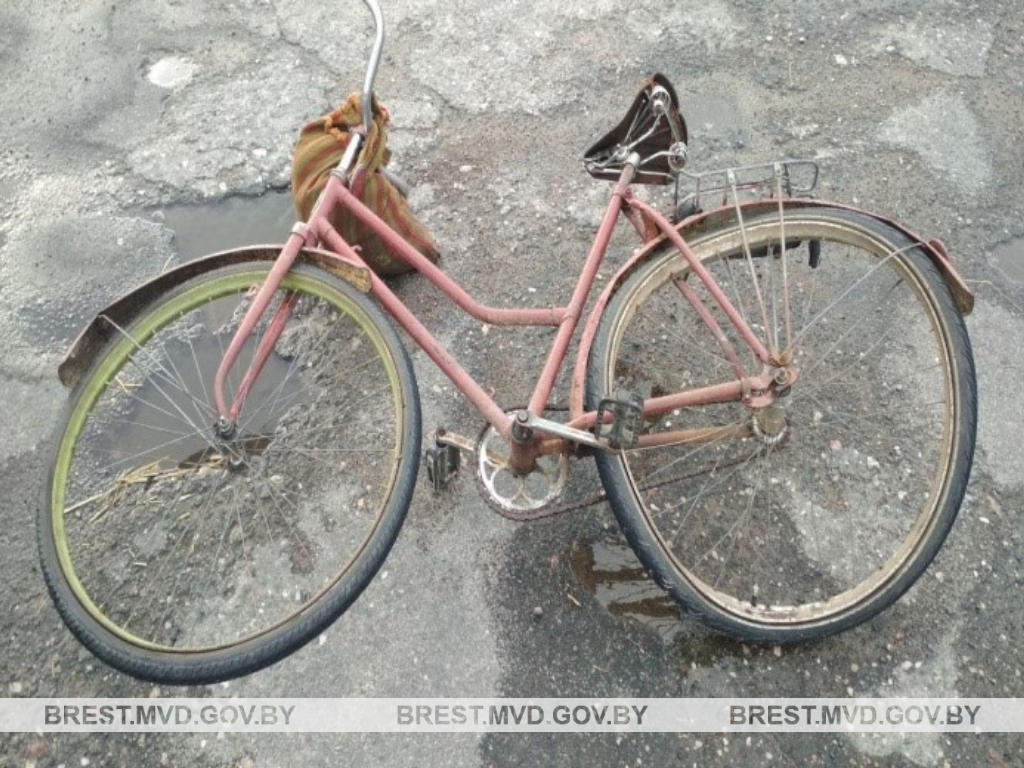 Фура сбила пожилого велосипедиста в Столинском районе