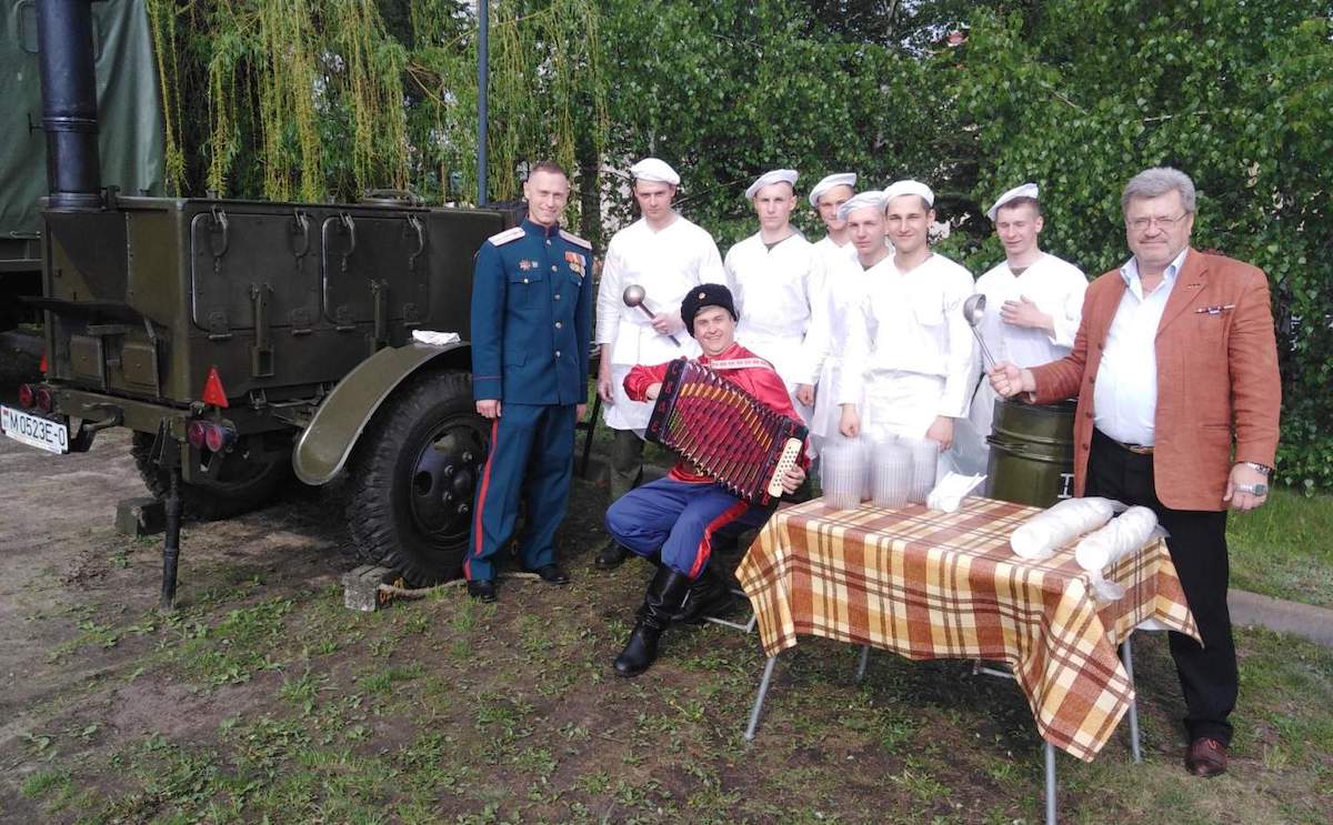 Россотрудничество оплатило поездку беларусских детей в российский военный лагерь